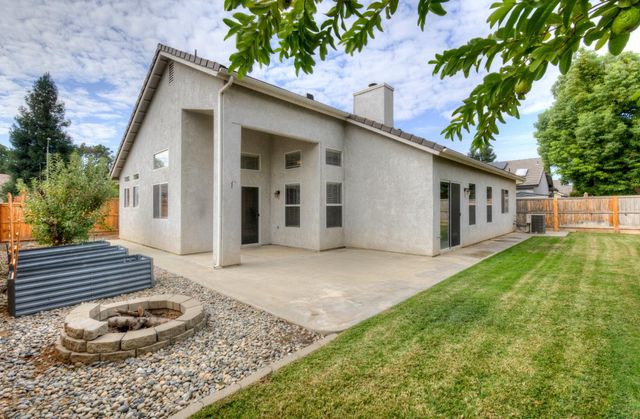 2898 E Pryor Drive, Fresno, CA 93720