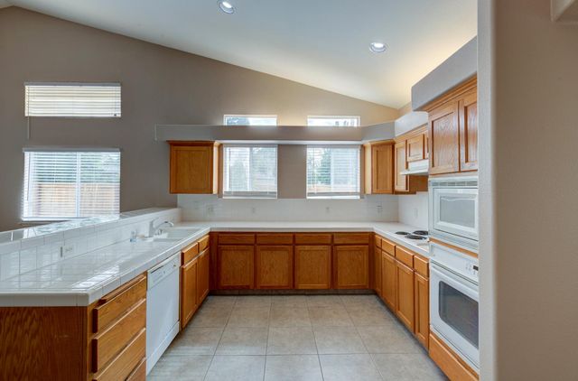 2898 E Pryor Drive, Fresno, CA 93720