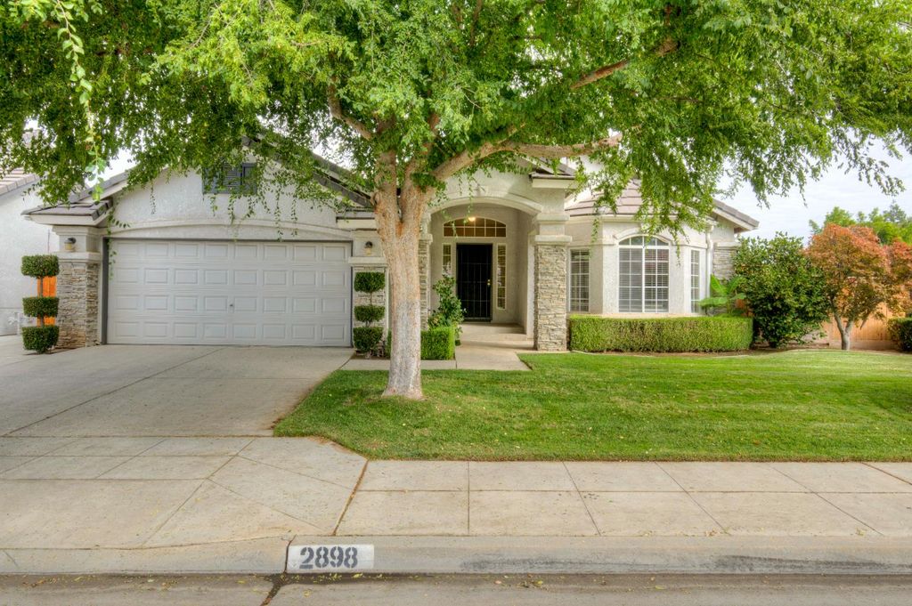 2898 E Pryor Drive, Fresno, CA 93720