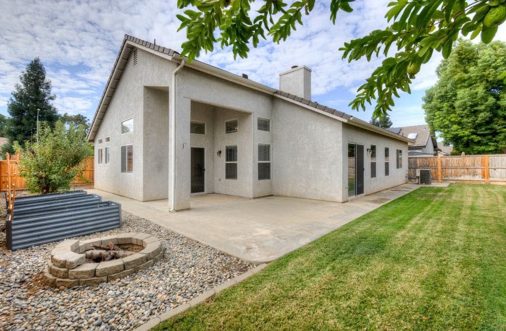 Image 20 of property listing at 2898 E Pryor Drive, Fresno, CA 93720