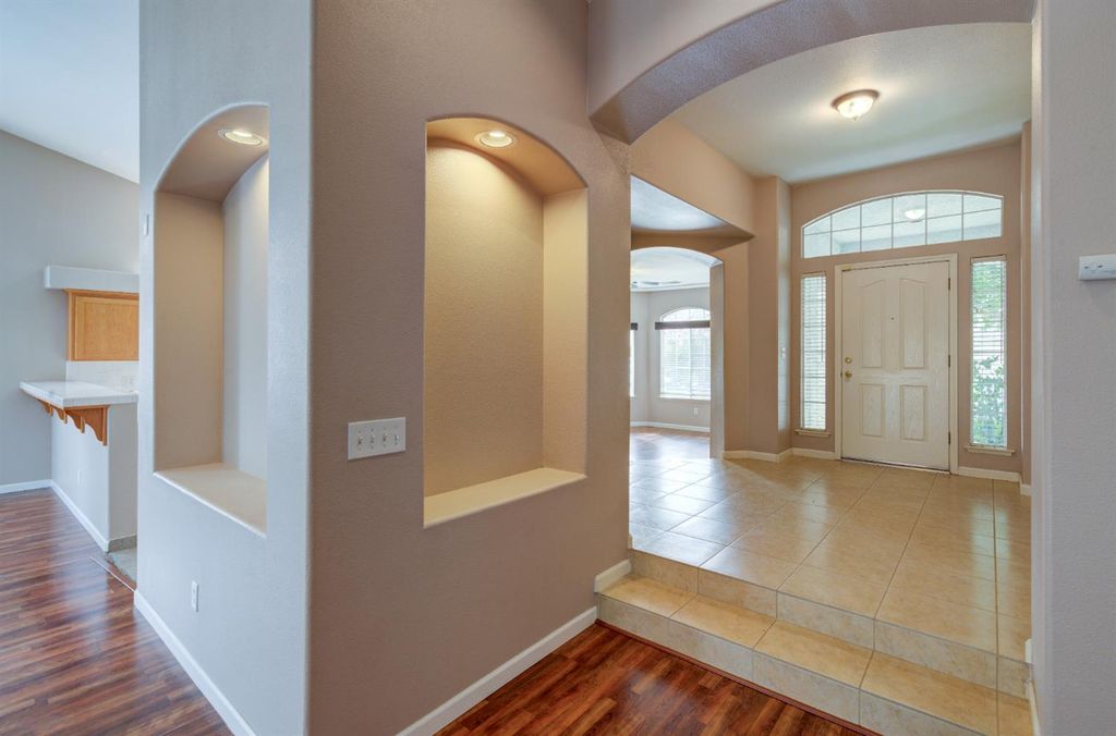 Image 3 of property listing at 2898 E Pryor Drive, Fresno, CA 93720