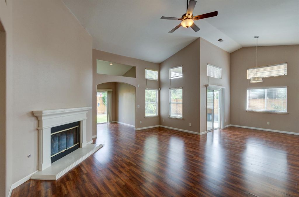 Image 4 of property listing at 2898 E Pryor Drive, Fresno, CA 93720