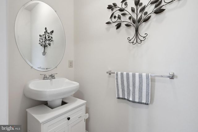 404 FORT HILL CIR, Fort Washington, PA 19034