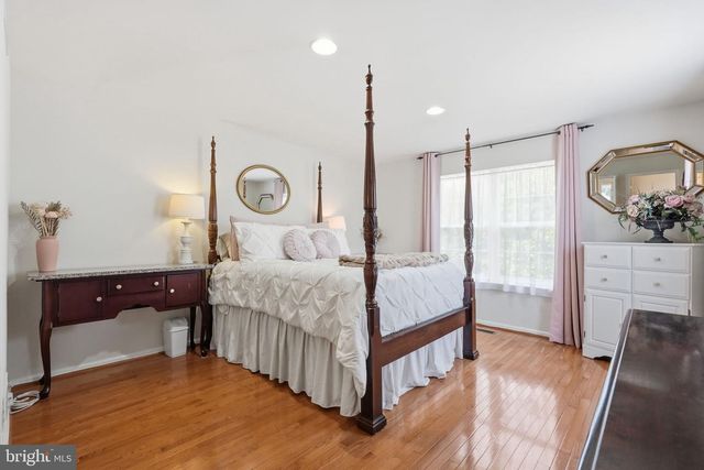 404 FORT HILL CIR, Fort Washington, PA 19034