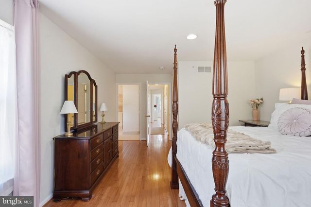 404 FORT HILL CIR, Fort Washington, PA 19034