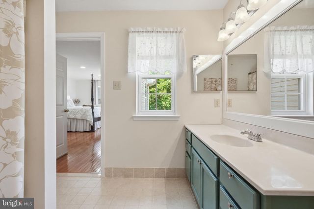 404 FORT HILL CIR, Fort Washington, PA 19034