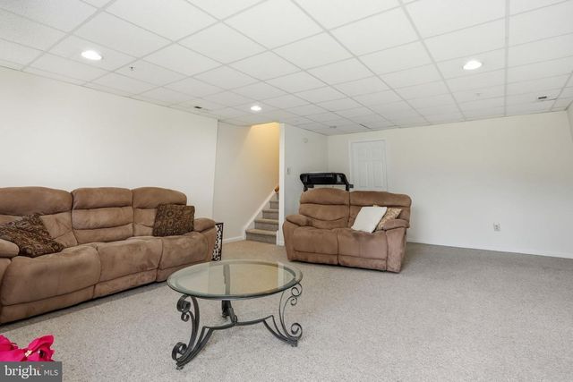 404 FORT HILL CIR, Fort Washington, PA 19034