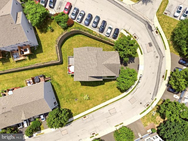 404 FORT HILL CIR, Fort Washington, PA 19034