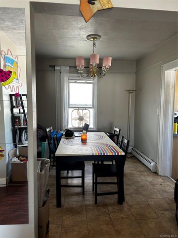 629 W Penn Street Upper, Long Beach, NY 11561