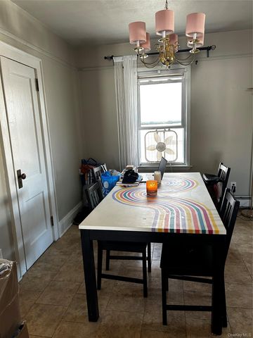 629 W Penn Street Upper, Long Beach, NY 11561