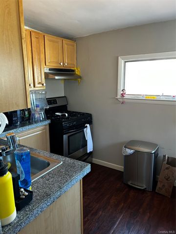 629 W Penn Street Upper, Long Beach, NY 11561