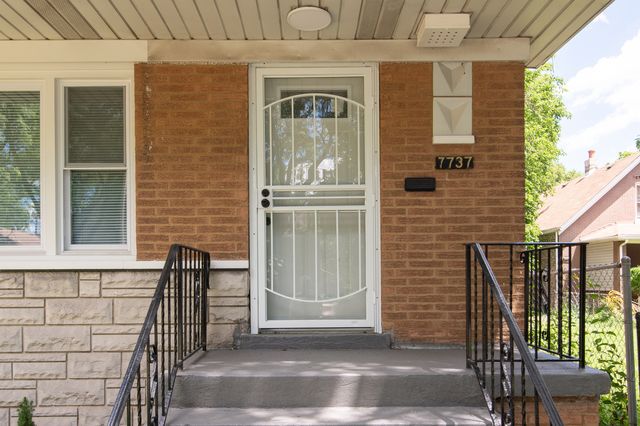 7737 S Champlain Avenue, Chicago, IL 60619