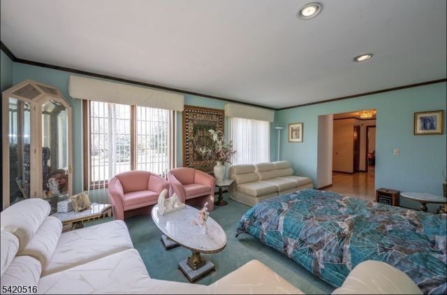 5 Oxbow Ln, Hardyston Twp., NJ 07416