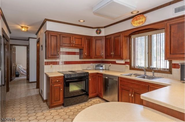 5 Oxbow Ln, Hardyston Twp., NJ 07416