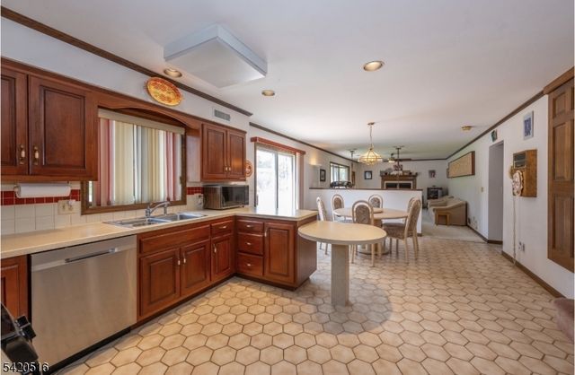 5 Oxbow Ln, Hardyston Twp., NJ 07416