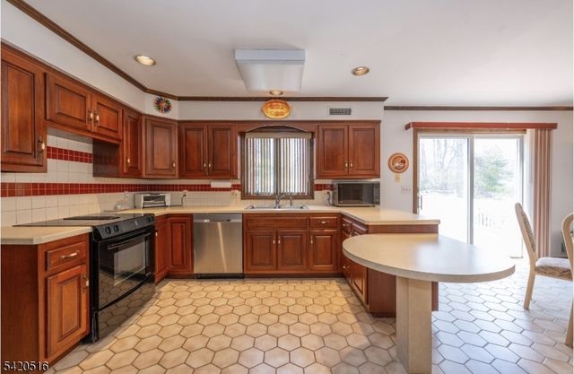 5 Oxbow Ln, Hardyston Twp., NJ 07416