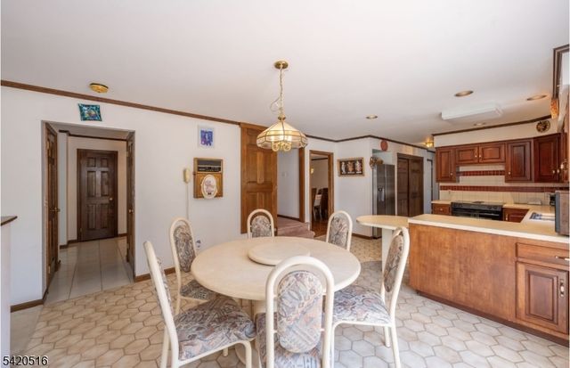 5 Oxbow Ln, Hardyston Twp., NJ 07416