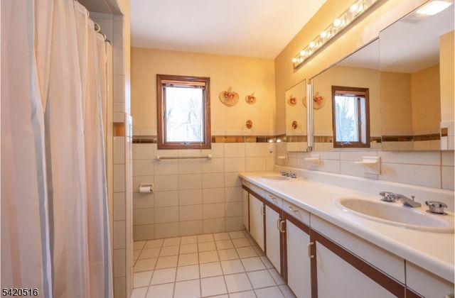 5 Oxbow Ln, Hardyston Twp., NJ 07416