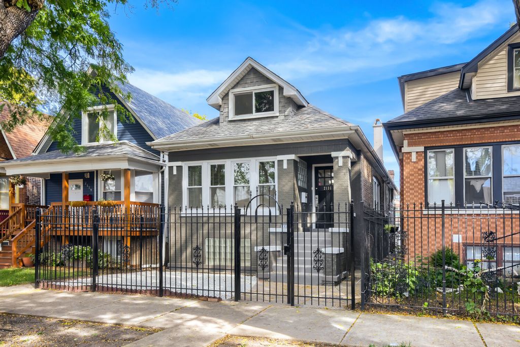 2135 N Kilbourn Avenue, Chicago, IL 60639