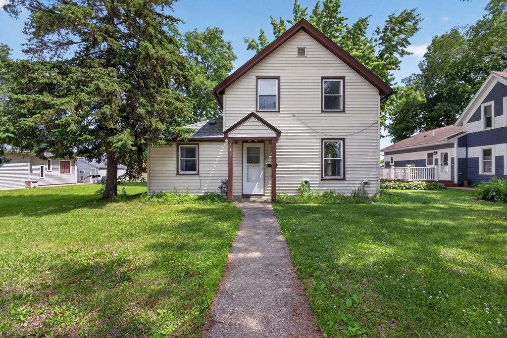 317 S 4th Street, Le Sueur, MN 56058 — exterior