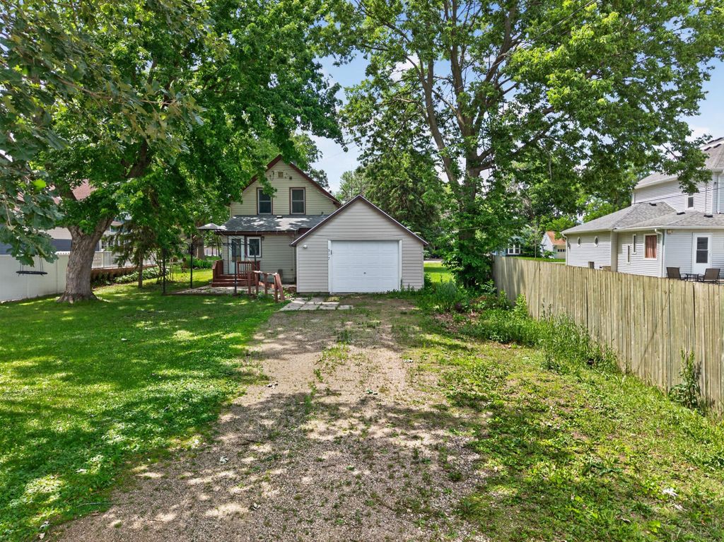 317 S 4th Street, Le Sueur, MN 56058 — photo 2