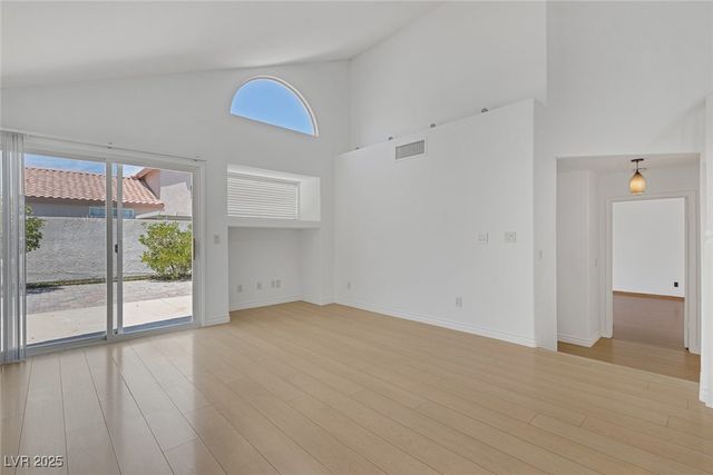 8756 Harvest Valley Avenue, Las Vegas, NV 89129