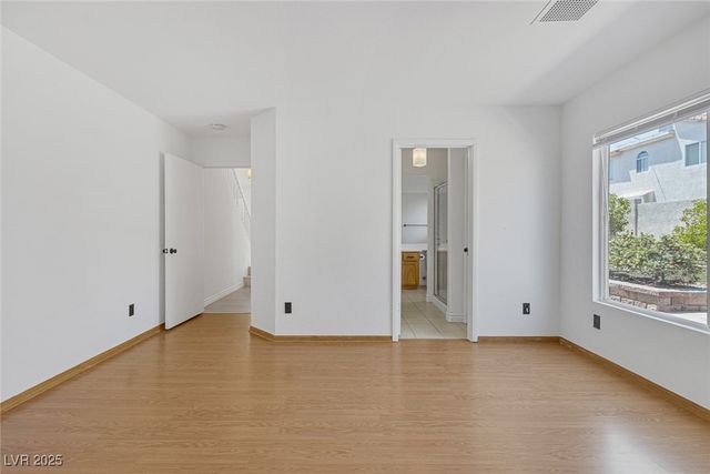 8756 Harvest Valley Avenue, Las Vegas, NV 89129