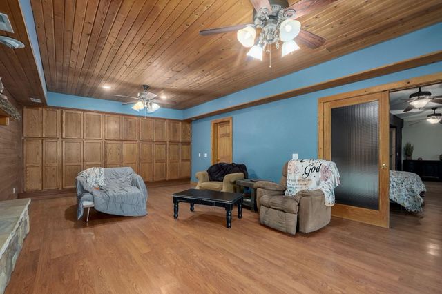 287 Oak Grove Lane, Galena, MO 65656