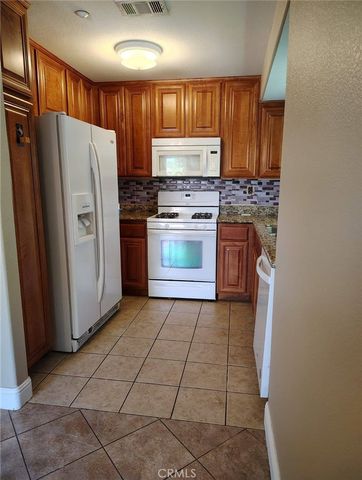 19229 Palo Verde Drive, Apple Valley, CA 92308