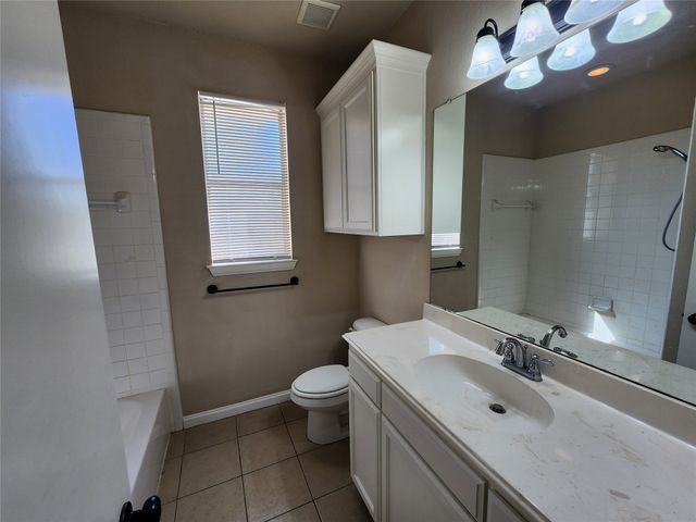 130 Del Rio Avenue A, Benbrook, TX 76126