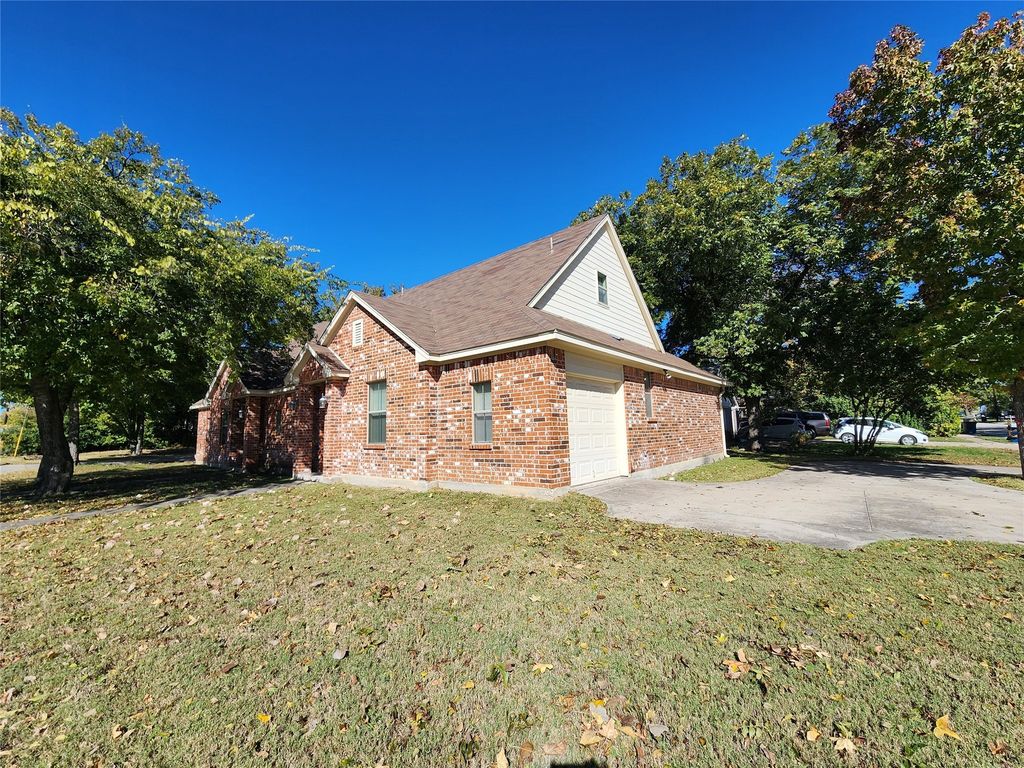 130 Del Rio Avenue A, Benbrook, TX 76126