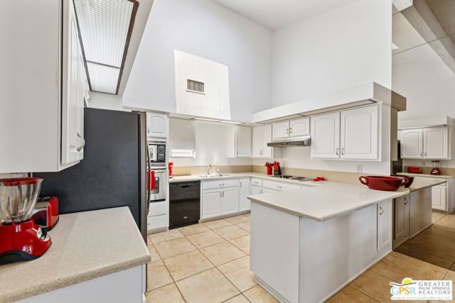2671 N Whitewater Club Drive, Palm Springs, CA 92262