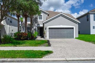 2029 Fairmont LN, Naples, FL 34120