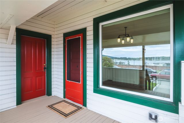 1517 6th Street, Anacortes, WA 98221
