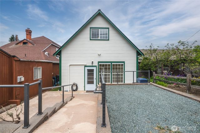 1517 6th Street, Anacortes, WA 98221