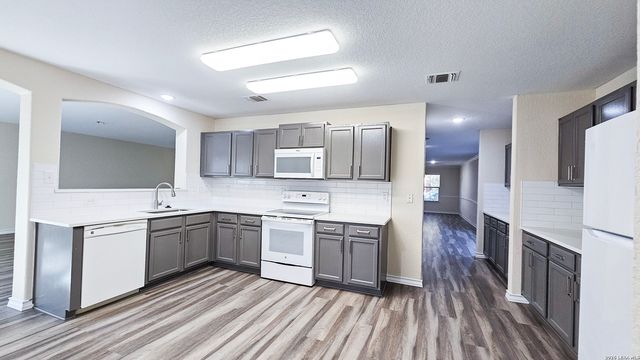 9302 Longmire, San Antonio, TX 78245