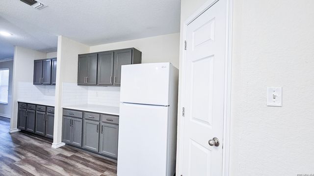 9302 Longmire, San Antonio, TX 78245