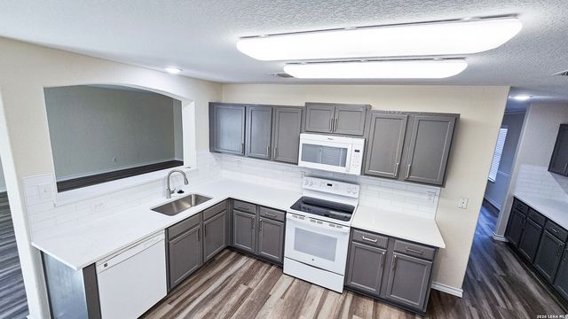 9302 Longmire, San Antonio, TX 78245