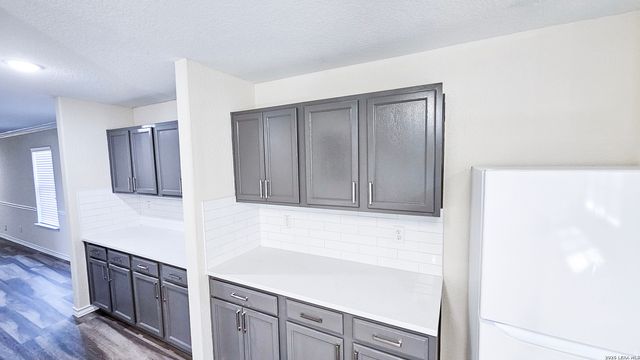 9302 Longmire, San Antonio, TX 78245