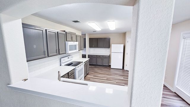 9302 Longmire, San Antonio, TX 78245