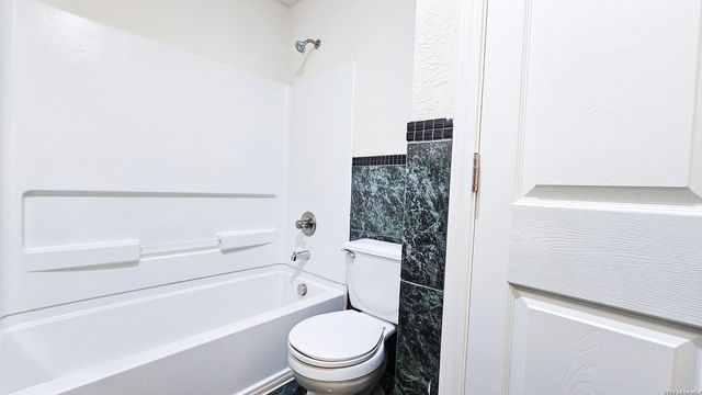 9302 Longmire, San Antonio, TX 78245