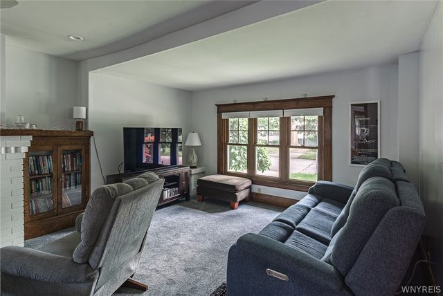 35 Montrose Avenue, Buffalo, NY 14214