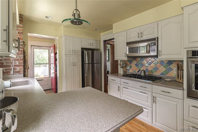 35 Montrose Avenue, Buffalo, NY 14214