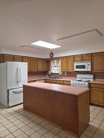 3804 Hilton Avenue NE, Albuquerque, NM 87110