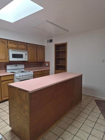 3804 Hilton Avenue NE, Albuquerque, NM 87110