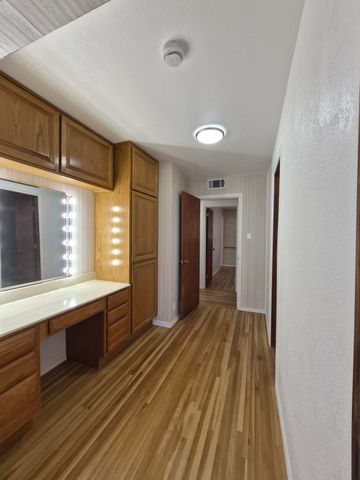 3804 Hilton Avenue NE, Albuquerque, NM 87110