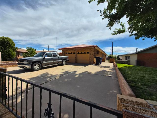 3804 Hilton Avenue NE, Albuquerque, NM 87110