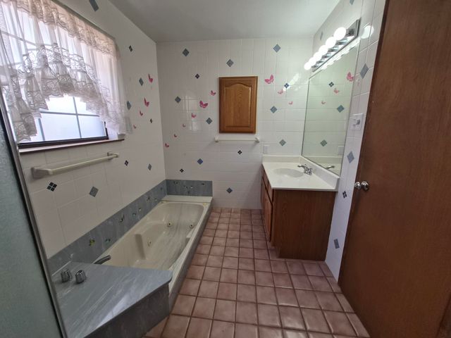 3804 Hilton Avenue NE, Albuquerque, NM 87110
