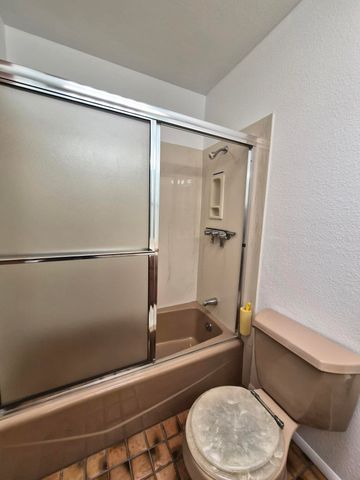 3804 Hilton Avenue NE, Albuquerque, NM 87110