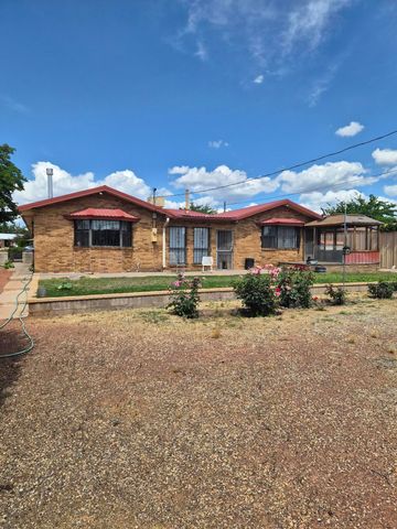 3804 Hilton Avenue NE, Albuquerque, NM 87110